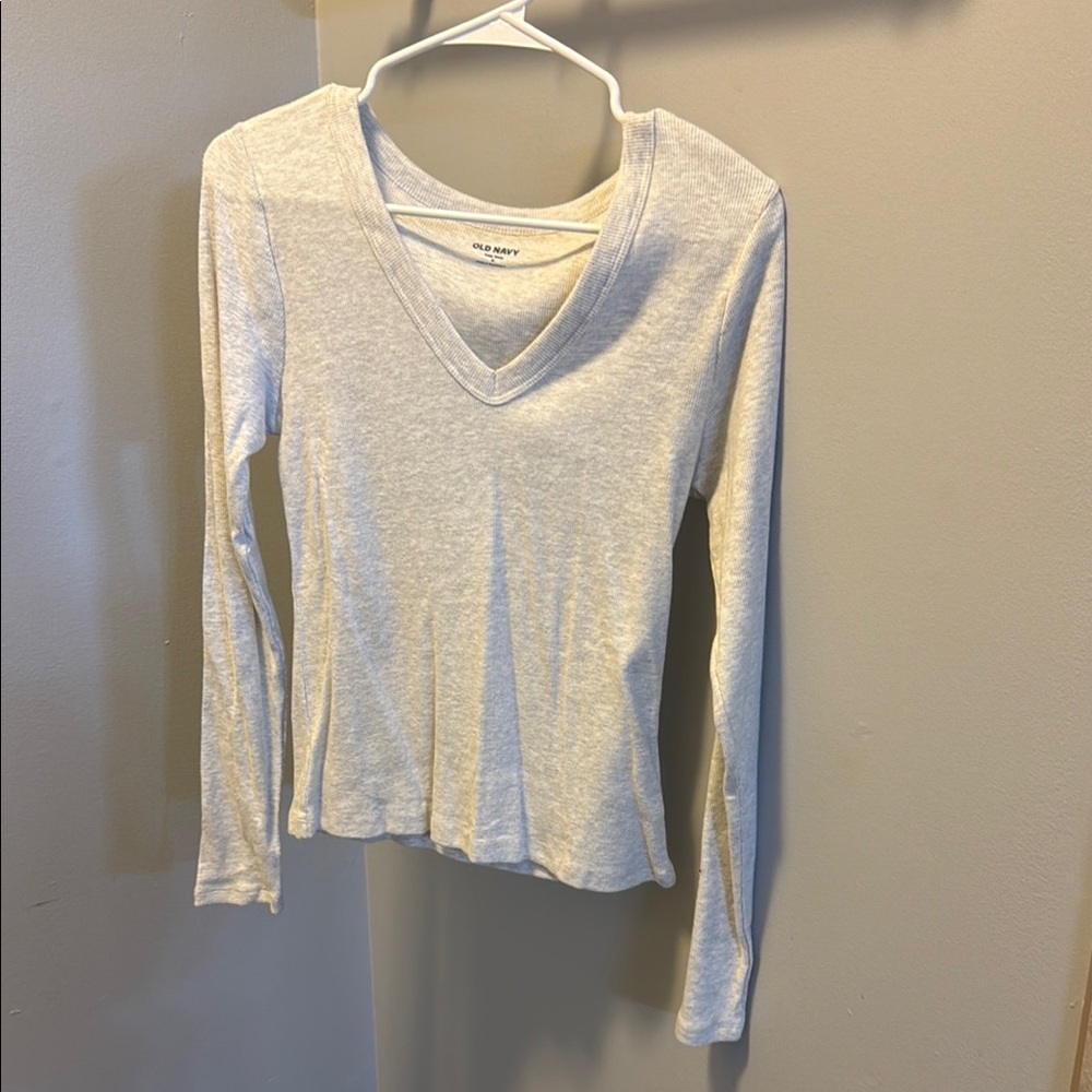 Old Navy Women's Long-Sleeve V-Neck Top in Light Gray